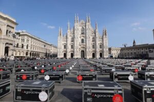 Bauli in Piazza: le immagini della protesta dei lavoratori dello spettacolo a Milano