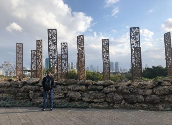 Skyline, 2020 Avner Sher Outdoor installation overlooking Tel Aviv&#39;s high towers Photo: Dina Weis