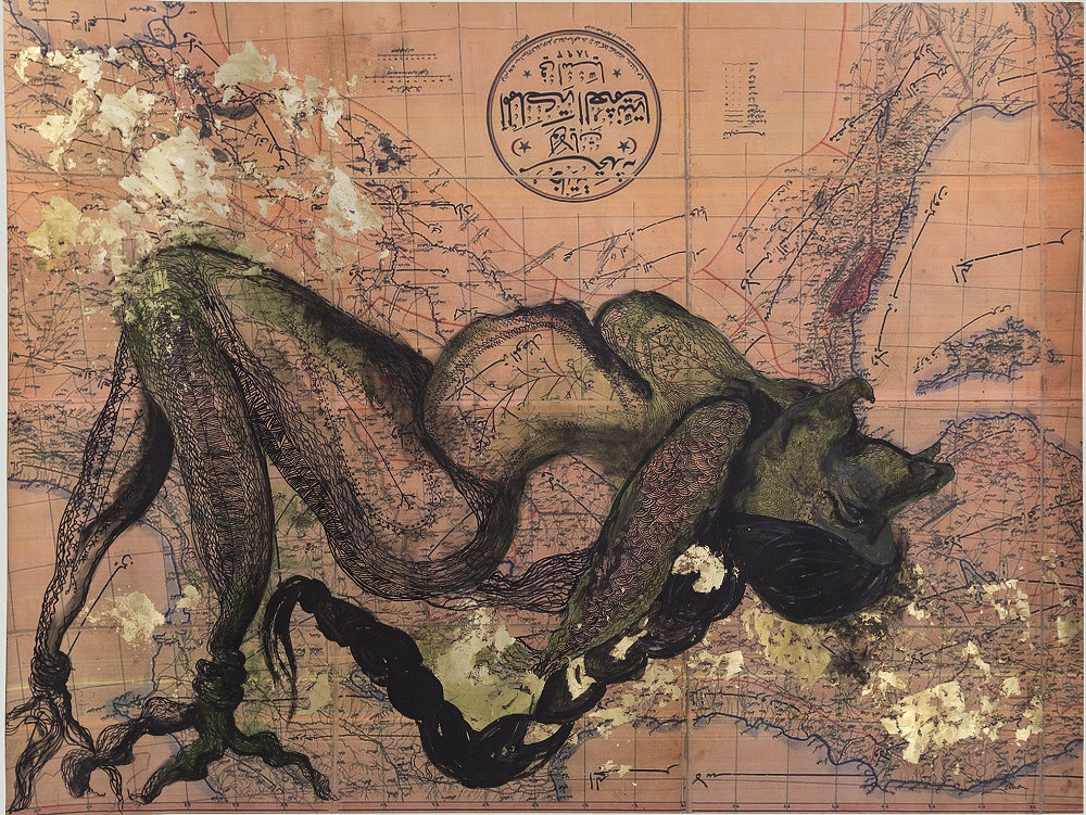 Artissima, Zehra Doğan, Kurdistan 2, 2020, On map, acrylic, felt pen, gold paper,150 x 114 cm, courtesy l'artista e Prometeo Gallery Ida Pisani MilanoLucca