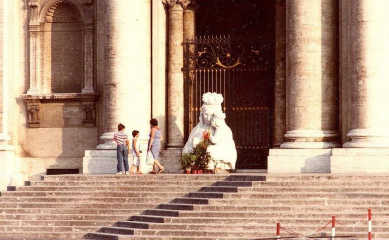 Basilica dell'Incoronata Madre del Buon Consiglio, Capodimonte, Napoli. I danni a causa del terremoto del 1980