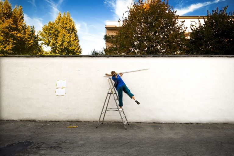 Caroline Derveaux al lavoro ph. Fabrizio Borelli