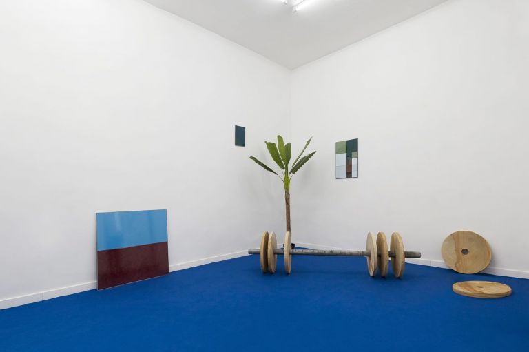 Jonathan Vivacqua. Lavoro inutile. Installation view at White Noise Gallery, Roma 2020