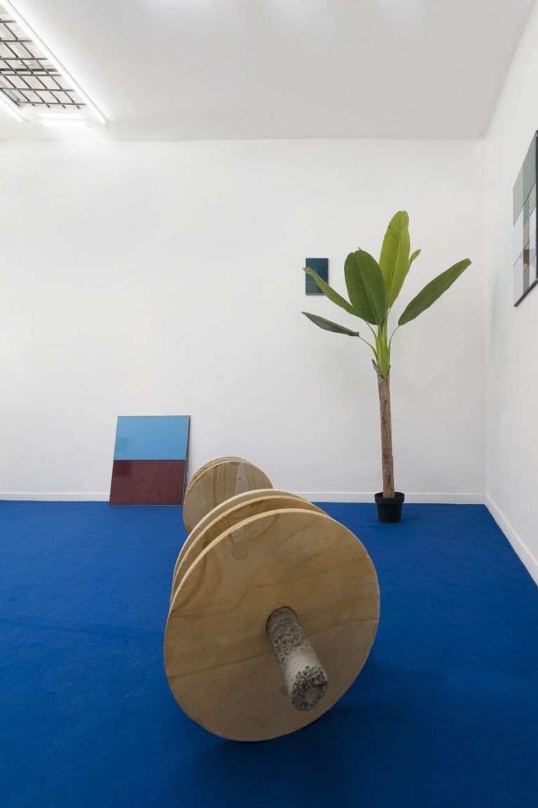 Jonathan Vivacqua. Lavoro inutile. Installation view at White Noise Gallery, Roma 2020