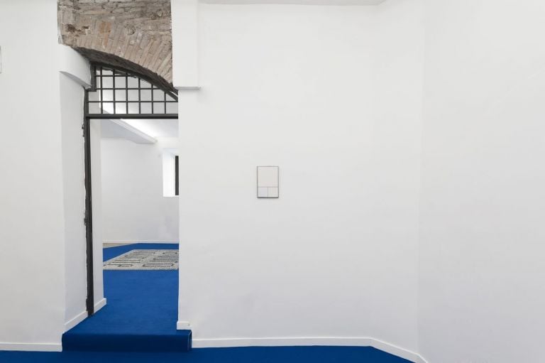 Jonathan Vivacqua. Lavoro inutile. Installation view at White Noise Gallery, Roma 2020