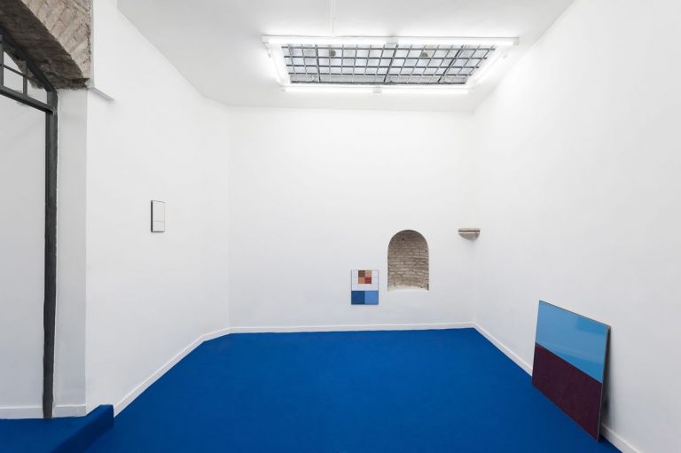 Jonathan Vivacqua. Lavoro inutile. Installation view at White Noise Gallery, Roma 2020