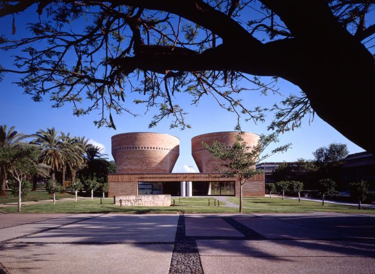 Mario Botta, Sinagoga Cymbalista e Centro dell’Eredità Ebraica, Tel Aviv, Israele, 1996 98. Photo Pino Musi