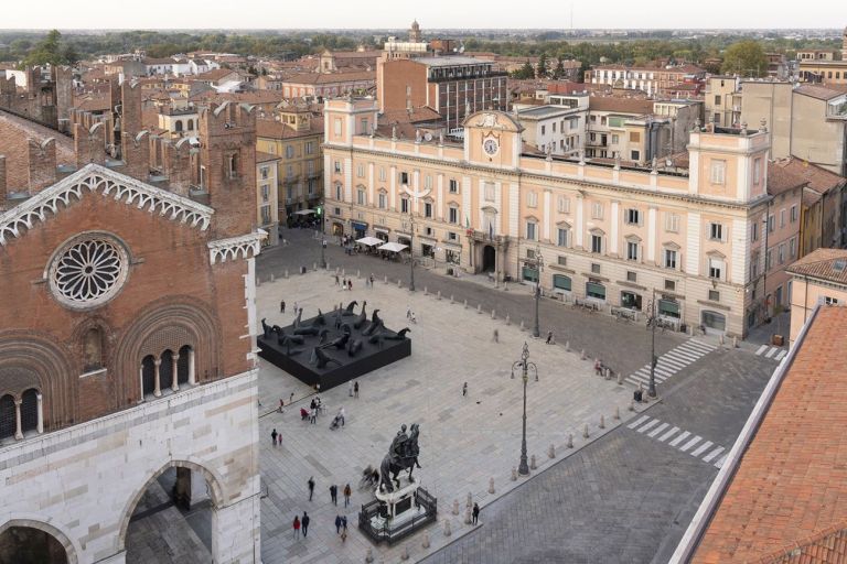 Mimmo Paladino. PaladinoPiacenza. Installation view at Piazza Cavalli, Piacenza 2020. Photo © Lorenzo Palmieri 2020