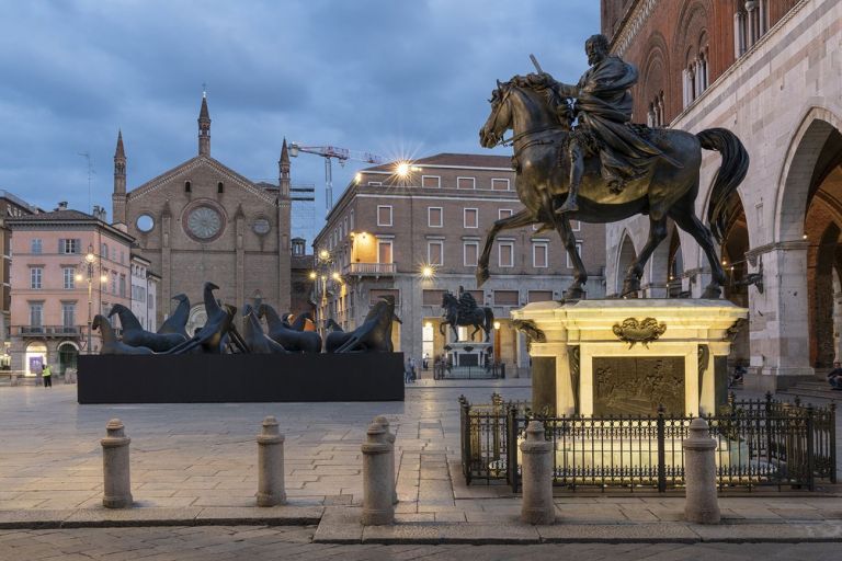 Mimmo Paladino. PaladinoPiacenza. Installation view at Piazza Cavalli, Piacenza 2020. Photo © Lorenzo Palmieri 2020