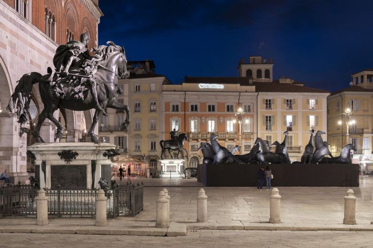 Mimmo Paladino. PaladinoPiacenza. Installation view at Piazza Cavalli, Piacenza 2020. Photo © Lorenzo Palmieri 2020