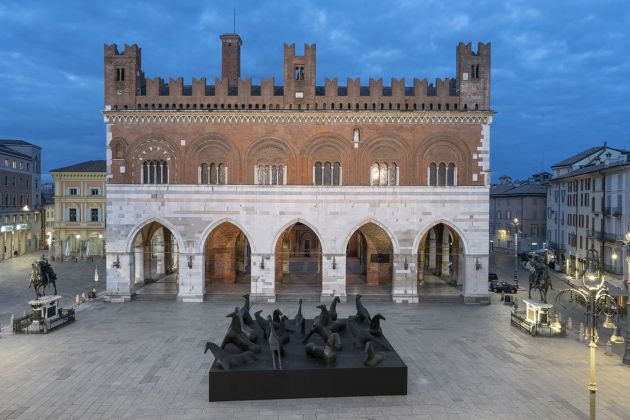 Mimmo Paladino. PaladinoPiacenza. Installation view at Piazza Cavalli, Piacenza 2020. Photo © Lorenzo Palmieri 2020