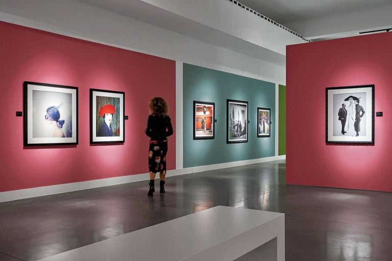 Norman Parkinson. Fashion Photography 1948 1968, exhibition view at Fondazione Bisazza, Montecchio Maggiore 2020