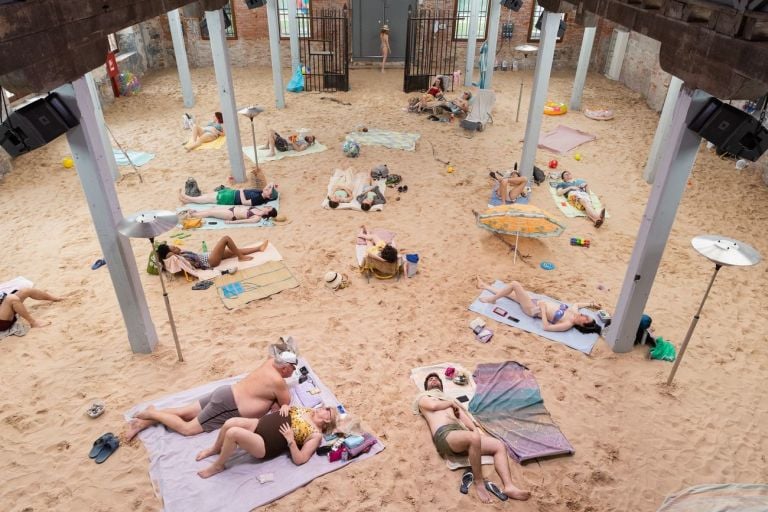 Sun&Sea (Marina), opera-performance di Rugile Barzdziukaite, Vaiva Grainyte, Lina Lapelyte alla Biennale Arte 2019, Venezia. Photo Andrej Vasilenko © Courtesy the Artists