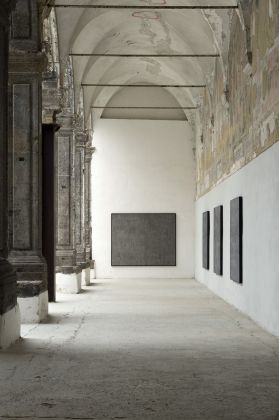 Sergio Fermariello. (H)ear. Exhibition view at Fondazione Made in Cloister, Napoli 2020. Photo Francesco Squeglia