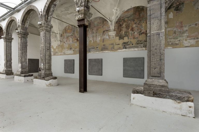 Sergio Fermariello. (H)ear. Exhibition view at Fondazione Made in Cloister, Napoli 2020. Photo Francesco Squeglia