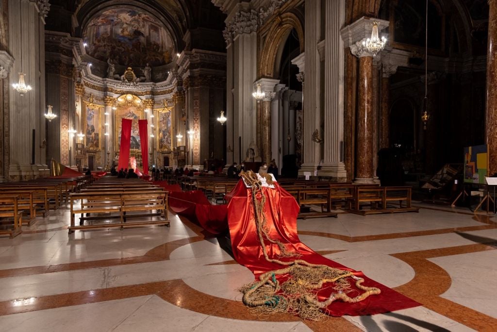 Arbor Vitae, la performance di Thomas De Falco nella Chiesa di Sant’Ignazio di Loyola a Roma