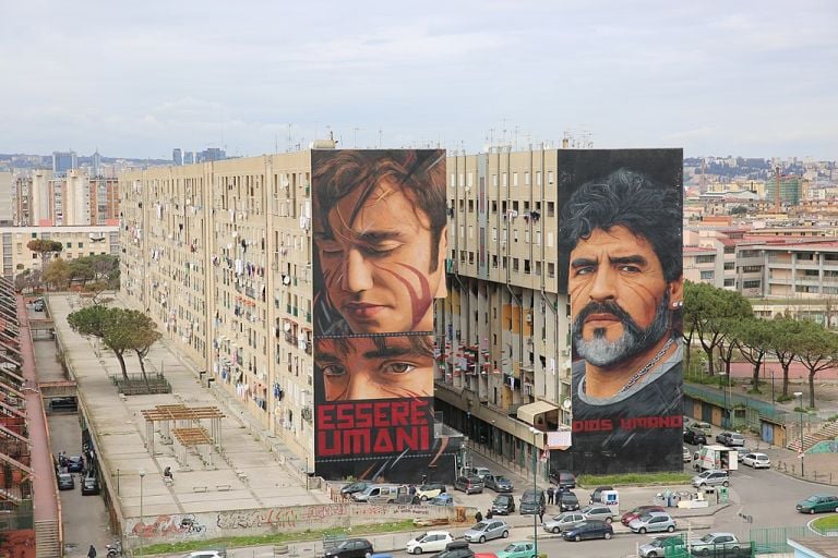 Il murale di Maradona di Jorit a Napoli sarà demolito per riqualificare il quartiere. Ma qualcuno polemizza