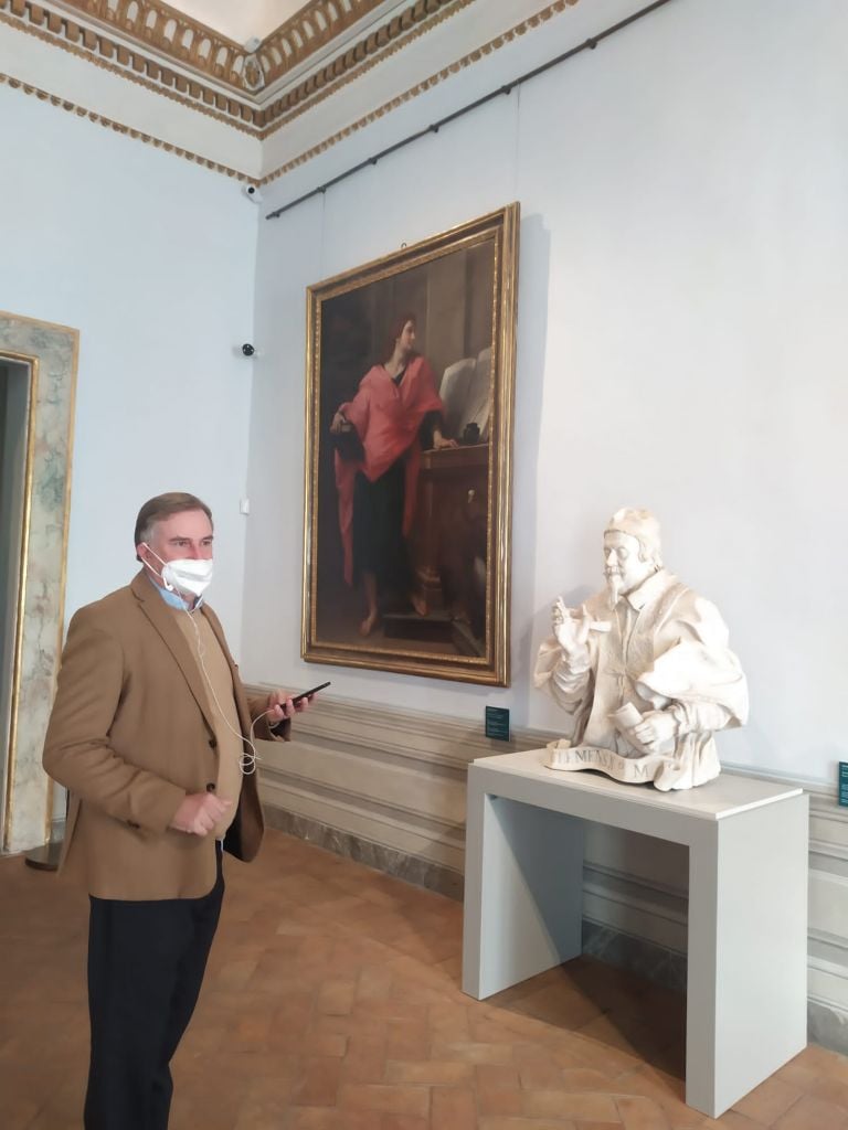 Ludovico Pratesi a Palazzo Barberini a Roma per il podcast di Artribune "Da solo al museo"