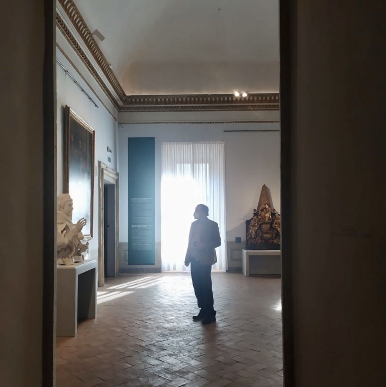 Ludovico Pratesi a Palazzo Barberini a Roma per il podcast di Artribune "Da solo al museo"