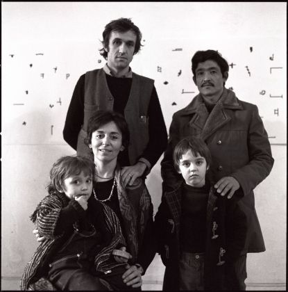 Alighiero Boetti, Salman Alì, Annemarie Sauzeau, Agata Boetti, Matteo Boetti, 31 gennaio 1975. Photo © Giorgio Colombo