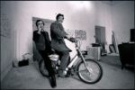 Alighiero Boetti e Salman Alì sul motorino nello studio, 31 gennaio 1975. Photo © Giorgio Colombo