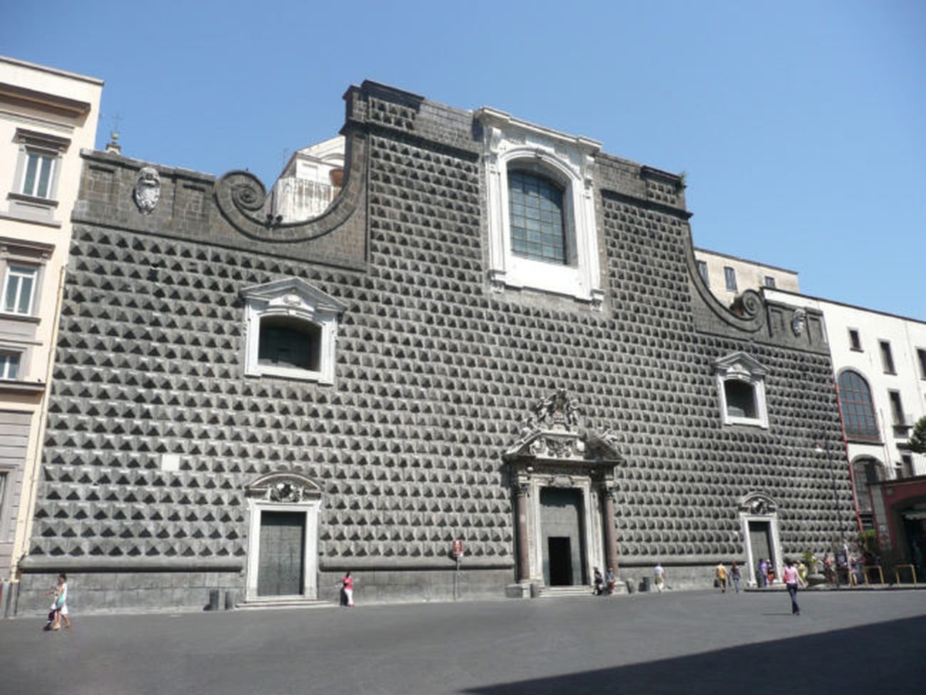 Chiesa del Gesù Nuovo, Napoli. Photo via vocedinapoli.it