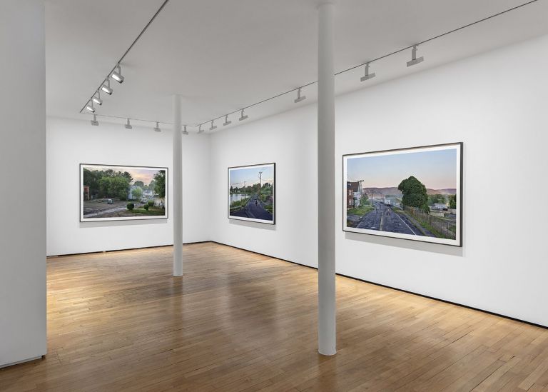 Gregory Crewdson. An Eclipse of Moths. Exhibition view at Galerie Templon, Parigi 2020. Photo credit Nicolas Brasseur