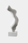 Hans Arp, Torso Garbe, 1958, Collection privée, © 2020, ProLitteris, Zurich. Photo: © Manolo Mylonas