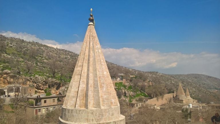 Il Santuario di Lalish. Cupole coniche