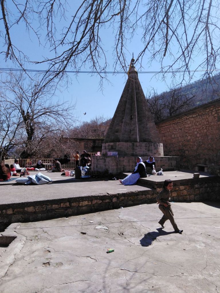 Il Santuario di Lalish. Donne yezide