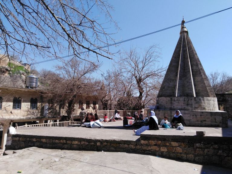 Il Santuario di Lalish. Donne yezide