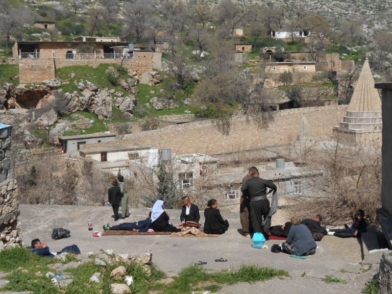 Il Santuario di Lalish. Una famiglia yezida