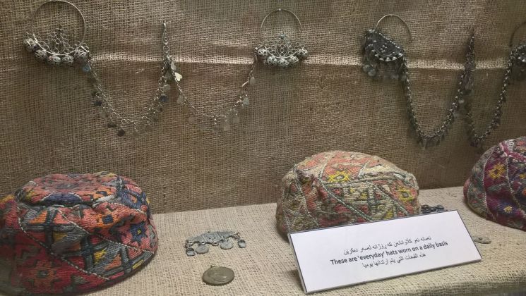 La Cittadella di Erbil. Museo dei Tessuti Curdi. Cappelli tradizionali