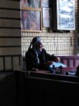 La Cittadella di Erbil. Uomo seduto al bar