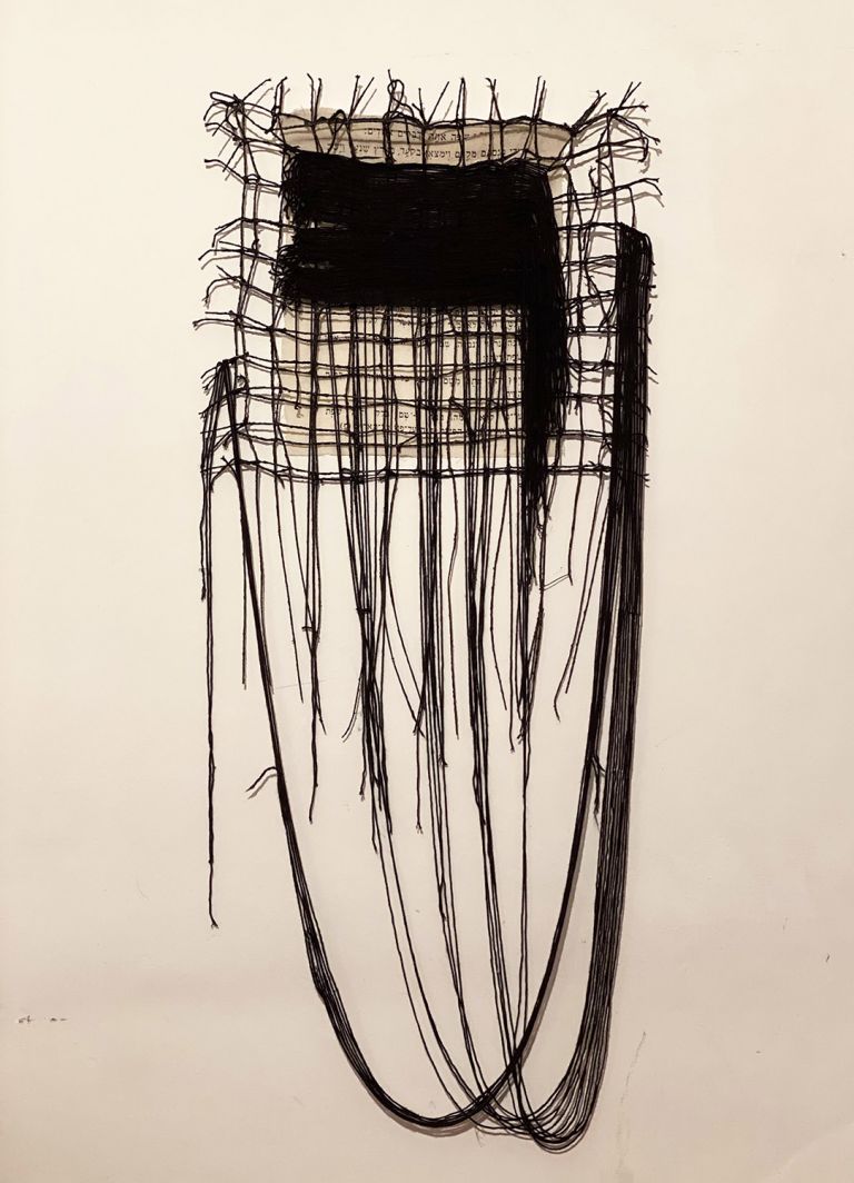 Federica Patera, Levenah 4, 2020, lana gesso filo di ferro stampa a caldo su cotone, cm 163x62x6, Courtesy Raffaella De Chirico