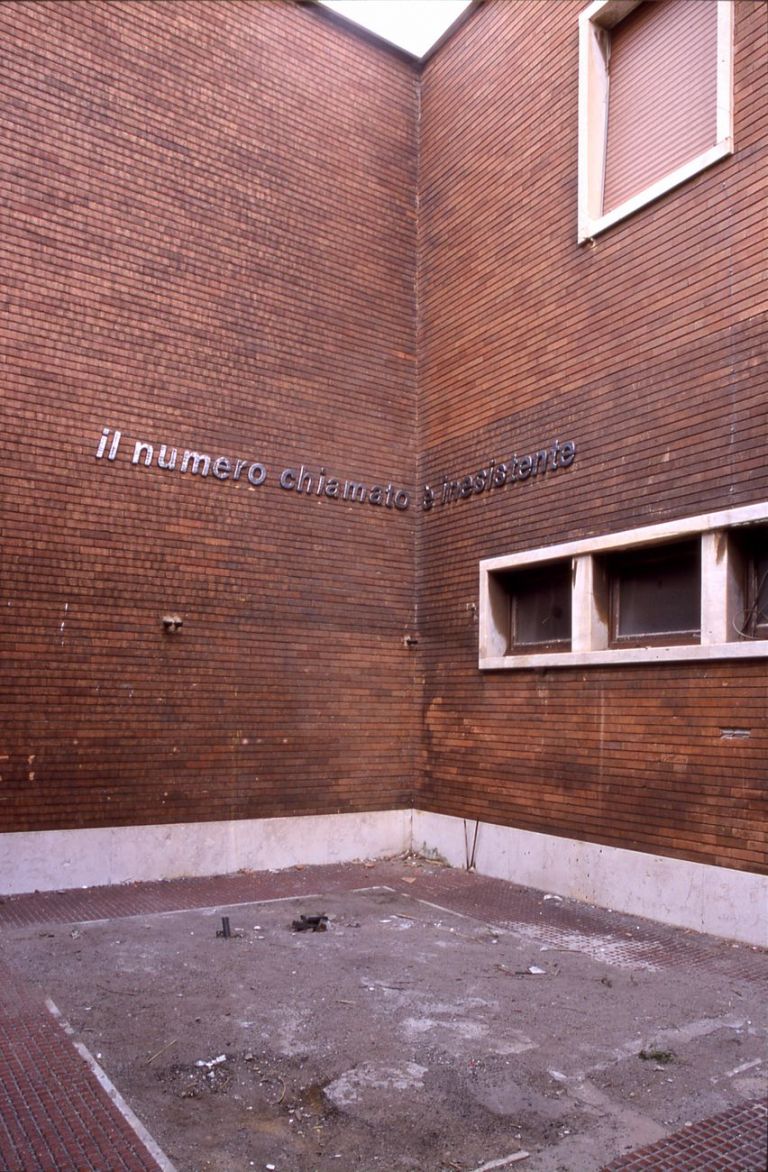 Luca Pancrazzi, Il numero chiamato è inesistente, 2003, terzofuoco platino su terracotta smaltata. Installation view at ex stazione FFSS di Vado Ligure, II Biennale della Ceramica di Albissola, 2003