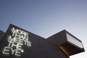 Il MAXXI e lo Swatch Art Peace Hotel compiono 10 anni: al via collaborazione tra mostre e orologi