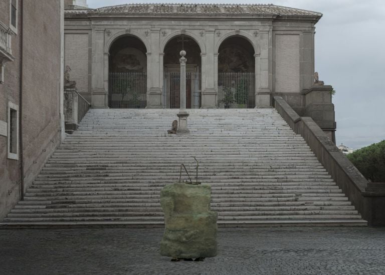 Michele Gabriele, Sitting on the ground, so I will remember it as a nice atmosphere, 2020. Installation view at Endless Nostalghia, Piazza del Campidoglio, Roma 2020. Courtesy l’artista, 101 Numeri Pari & Treti Galaxie. Photo Flavio Pescatori