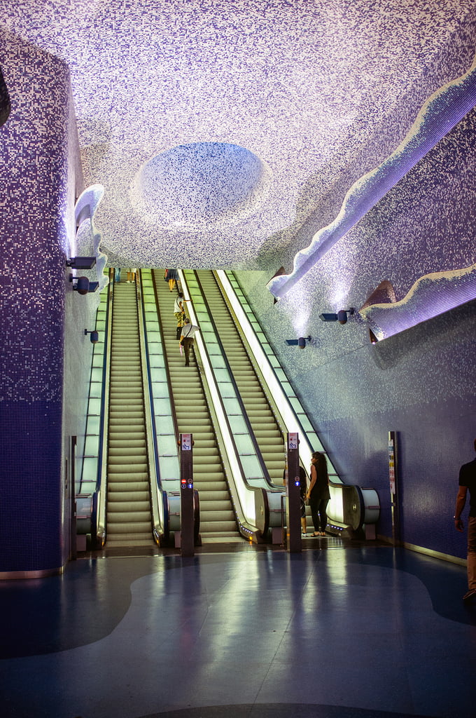 Metropolitana di Napoli: stazione Toledo, progettata dall'architetto spagnolo Óscar Tusquets, vincitrice di diversi premi e riconoscimenti internazionali
