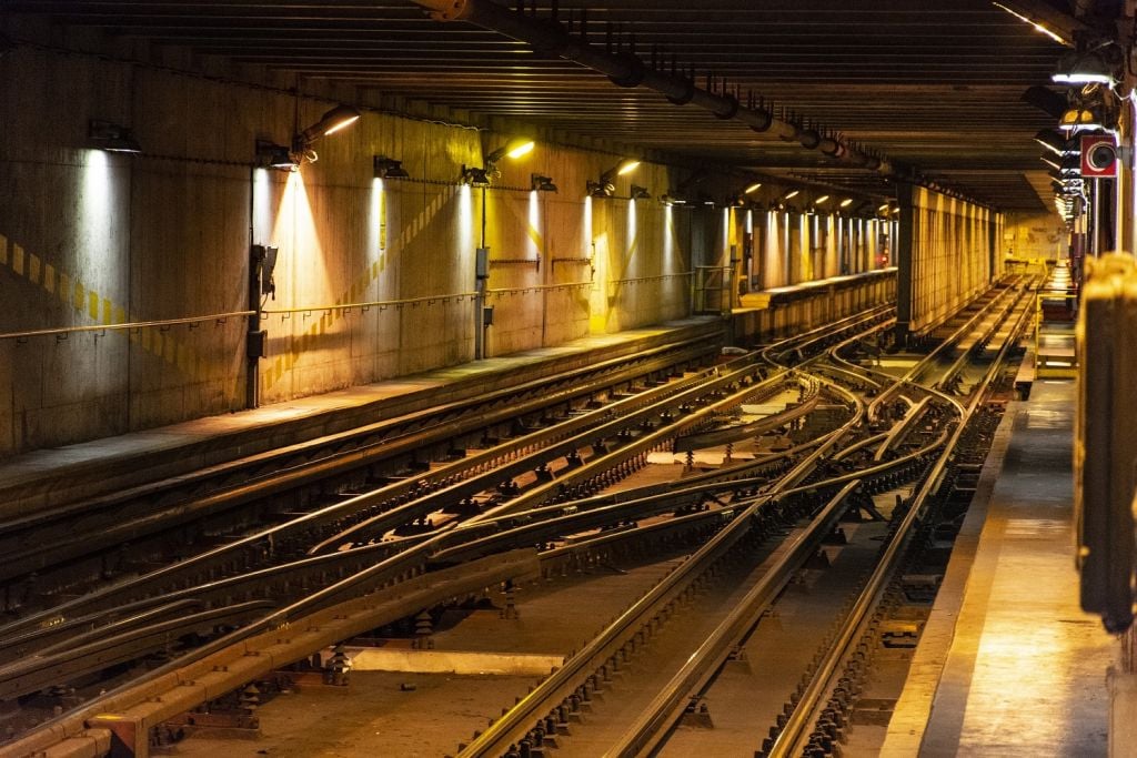 Opere d’arte nella nuova Metropolitana 4 di Milano. Il bando è un pasticcio