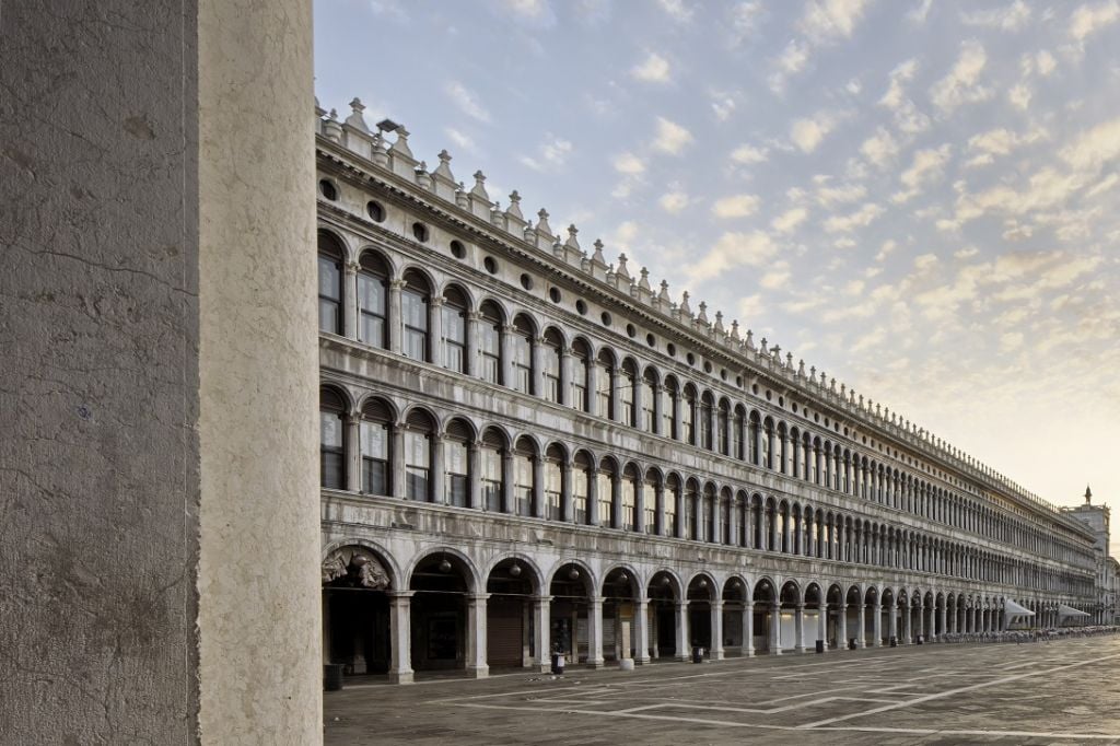 Le Procuratie Vecchie di Venezia riaprono per la Biennale con la mostra di Louise Nevelson