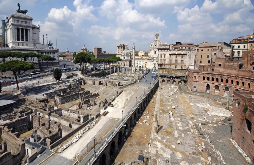 Scavi archeologici a Roma: una nuova sezione dei Fori Imperiali alla luce