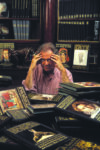 Franco Maria Ricci negli uffici della casa editrice a Milano. Credits: Mirco Braccini