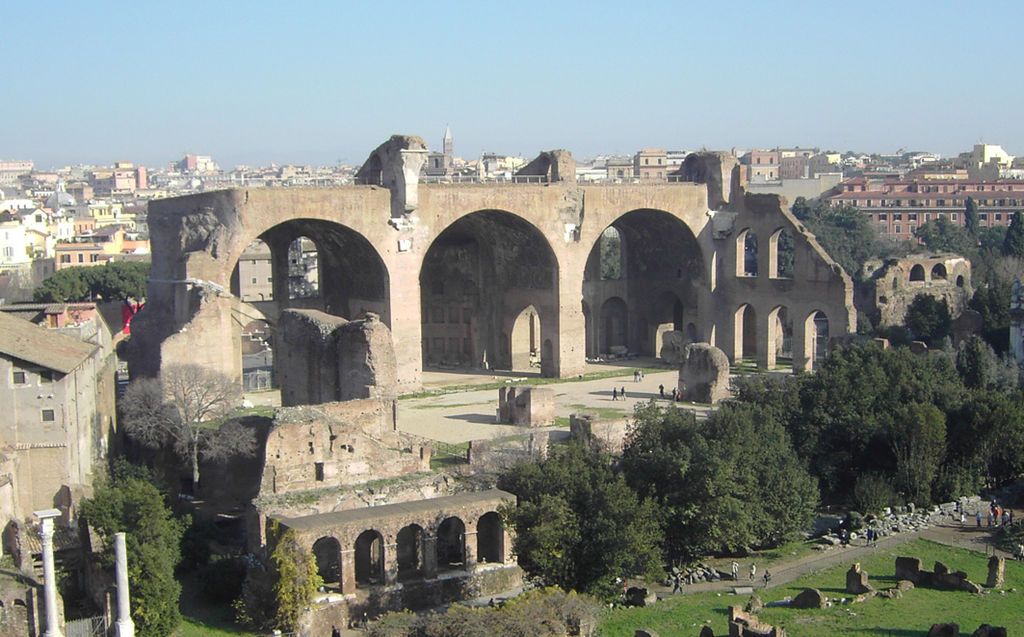 8Rome,_Forum_Romanum,_Basilica_of_Maxentius by Alexander Z., fonte Wikimedia