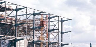 Centre Georges Pompidou, l'edificio in costruzione, 1975. Photo Bernard Vincent © Fondazione Renzo Piano © Rogers Stirk Harbour + Partners