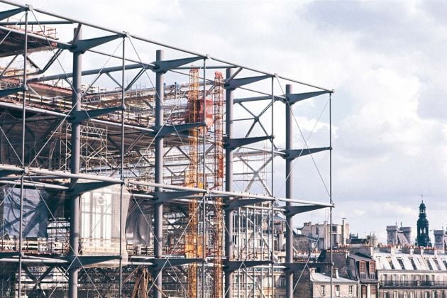 Centre Georges Pompidou, l'edificio in costruzione, 1975. Photo Bernard Vincent © Fondazione Renzo Piano © Rogers Stirk Harbour + Partners