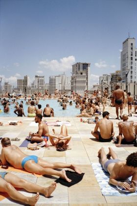 Ciro Miguel, Beach Pool, 2019. Sesc 24 de Maio, São Paulo. Paulo Mendes da Rocha, MMBB Arquitetos