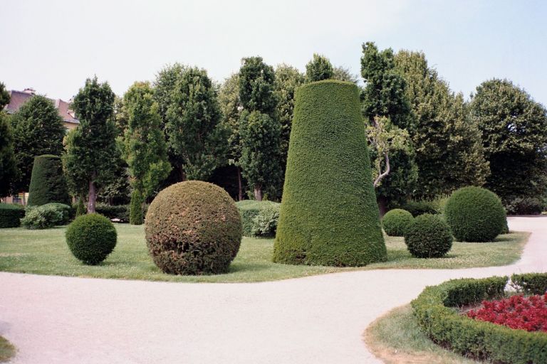 Ciro Miguel, Geometric Garden, 2019. Schlosspark Schönbrunn, Vienna