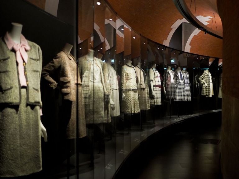 Gabrielle Chanel. Manifeste de mode. Exhibition view at Palais Galliera, Parigi 2021 © Laurent Vu - SIPA