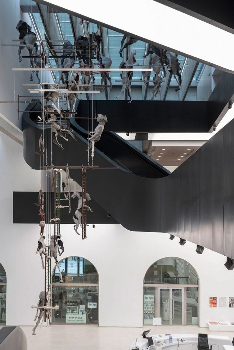 Giulia Cenci, lento violento, 2020. Installation view at MAXXI, Roma 2020. Photo Giorgio Benni