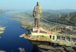 La gigantesca statua di Vallabhbhai Patel sul fiume Narmada
